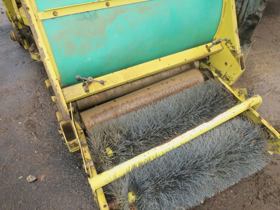 4335 Pixall green bean harvester