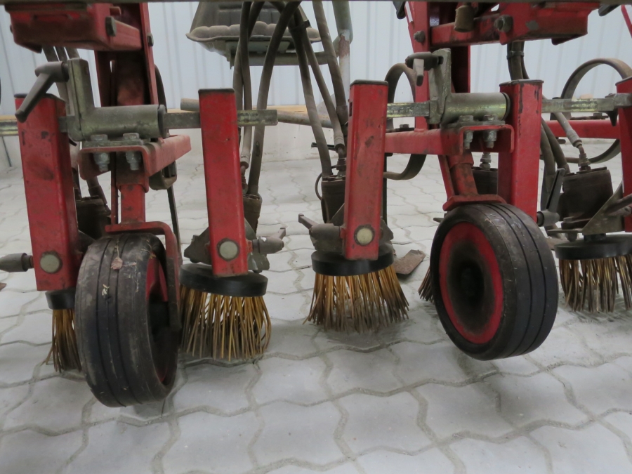 4352 Thermec brushing crop cleaner