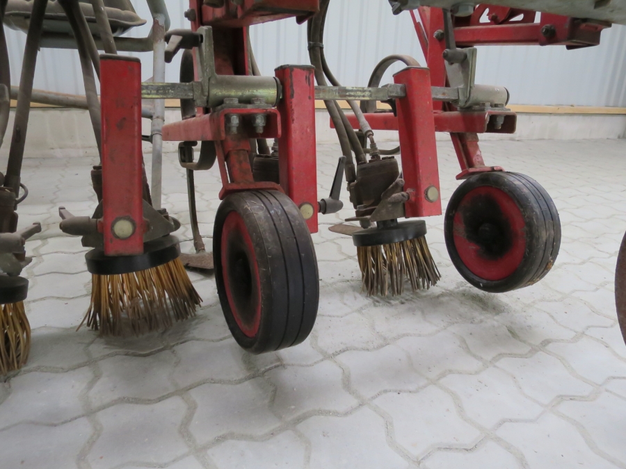 4352 Thermec brushing crop cleaner