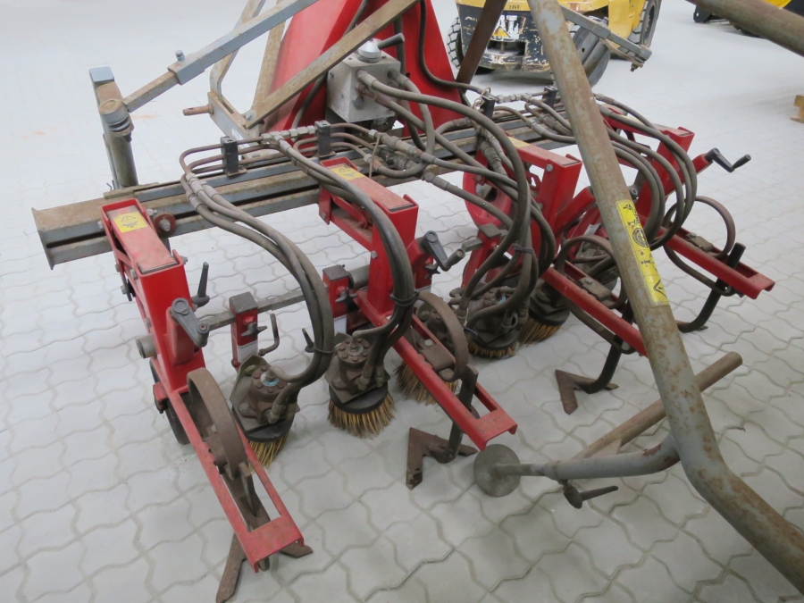 4352 Thermec brushing crop cleaner