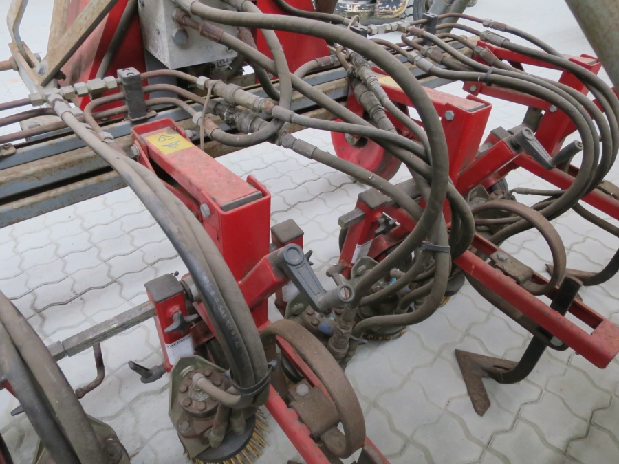 4352 Thermec brushing crop cleaner