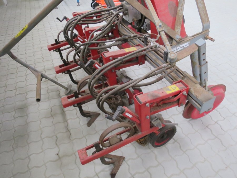 4352 Thermec brushing crop cleaner