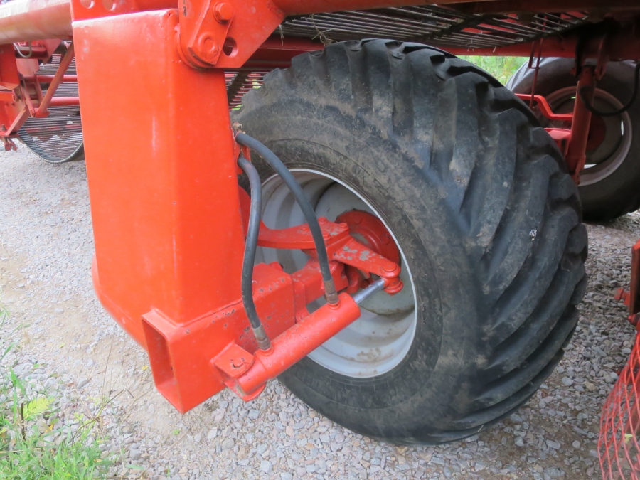 4370 Grimme DL1500 2 row with Elevator