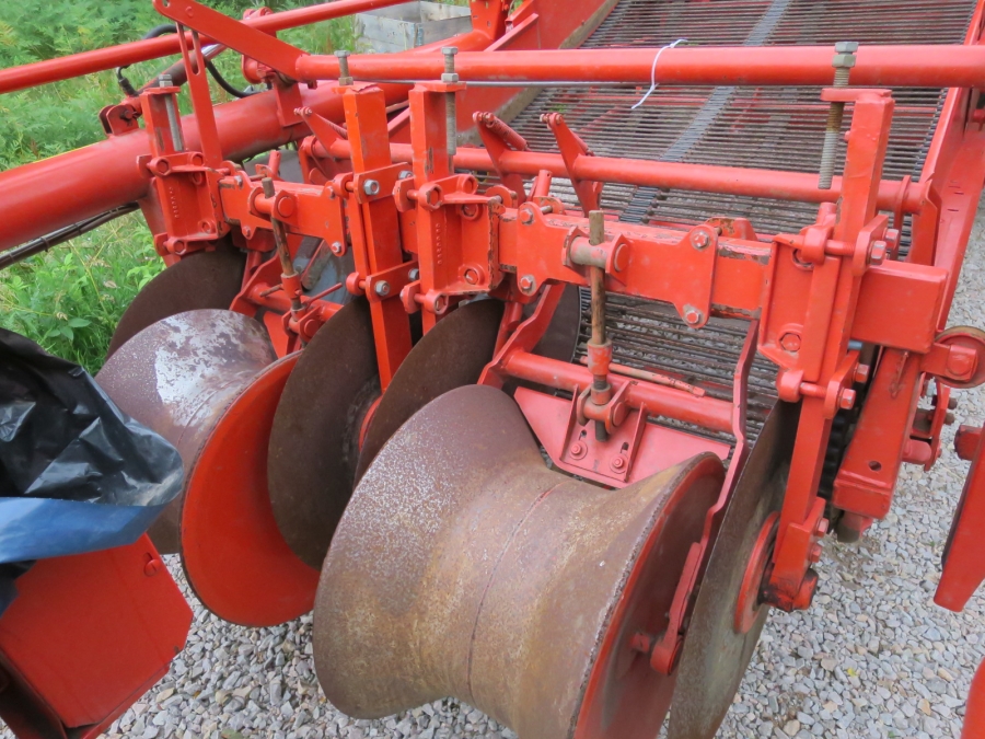 4370 Grimme DL1500 2 row with Elevator
