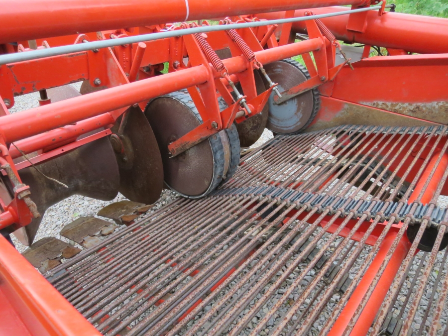 4370 Grimme DL1500 2 row with Elevator