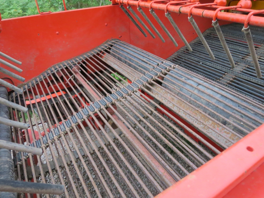 4370 Grimme DL1500 2 row with Elevator