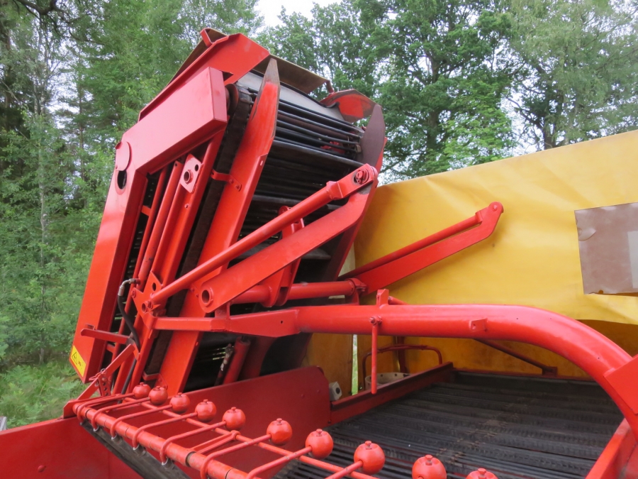 4370 Grimme DL1500 2 row with Elevator