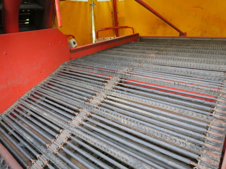 4370 Grimme DL1500 2 row with Elevator
