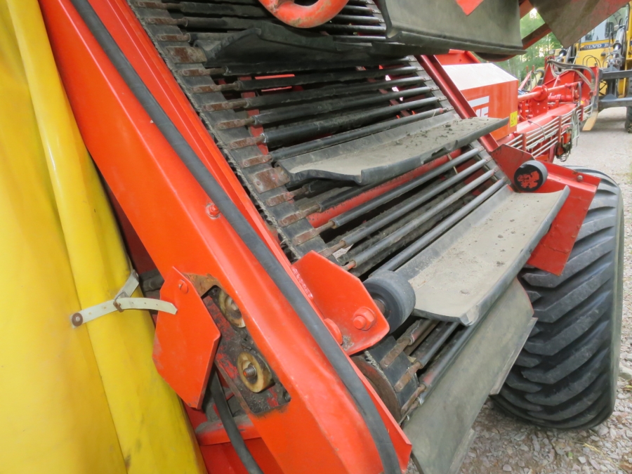 4370 Grimme DL1500 2 row with Elevator