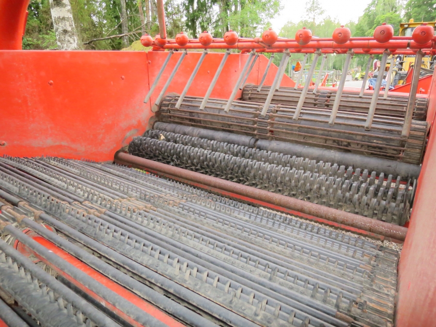 4370 Grimme DL1500 2 row with Elevator