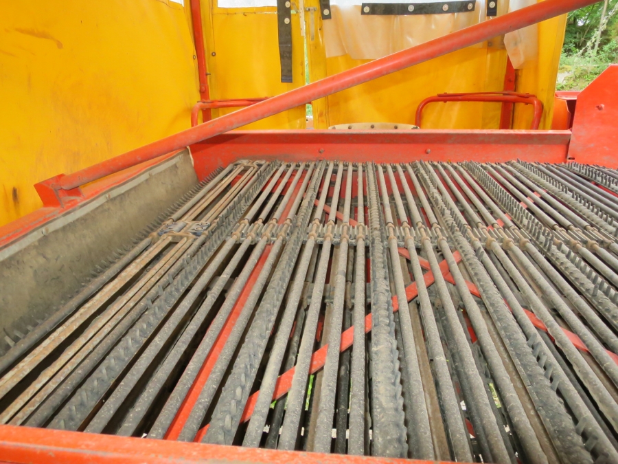 4370 Grimme DL1500 2 row with Elevator