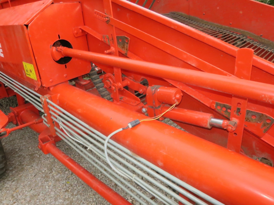 4370 Grimme DL1500 2 row with Elevator