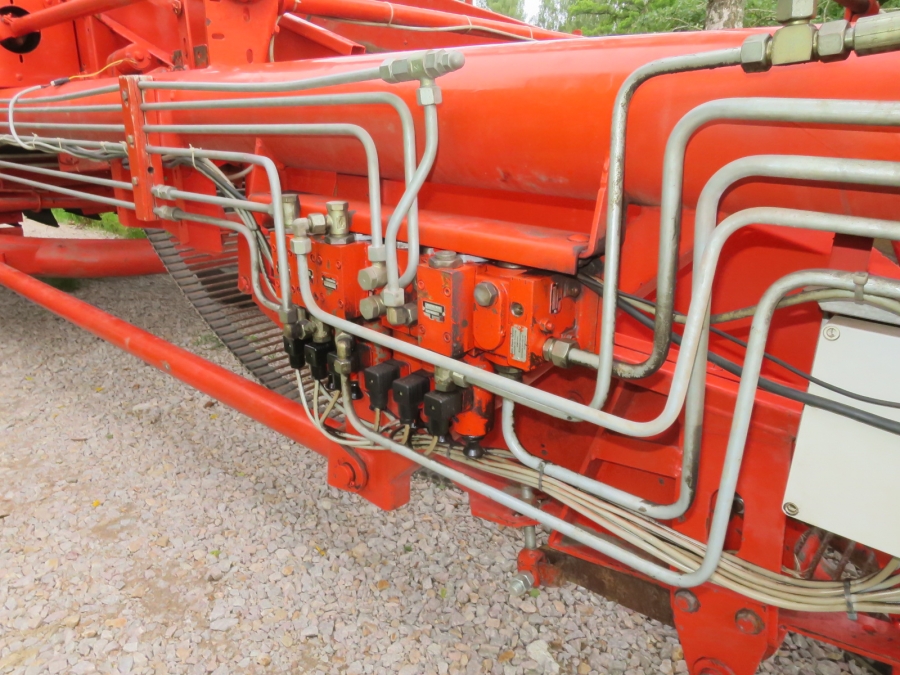 4370 Grimme DL1500 2 row with Elevator