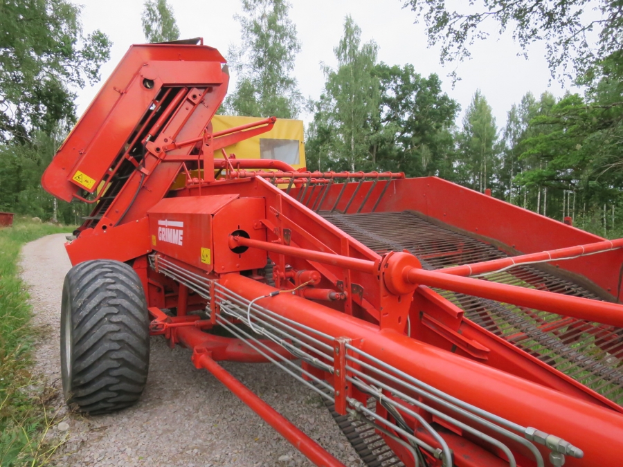 4370 Grimme DL1500 2 row with Elevator