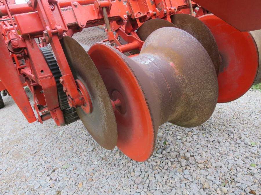 4370 Grimme DL1500 2 row with Elevator