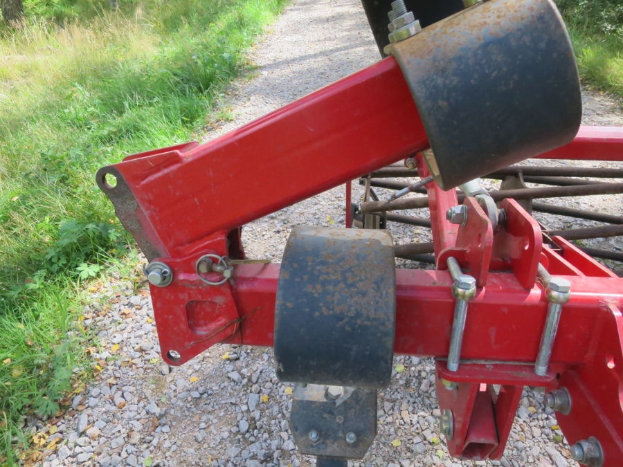 4388 Grimme GFD front ridger 4 row
