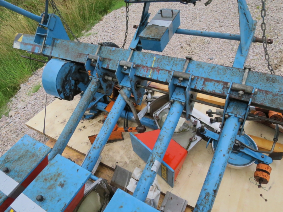 4403 Nibex 300 4 row seeder for carrots and other vegetables