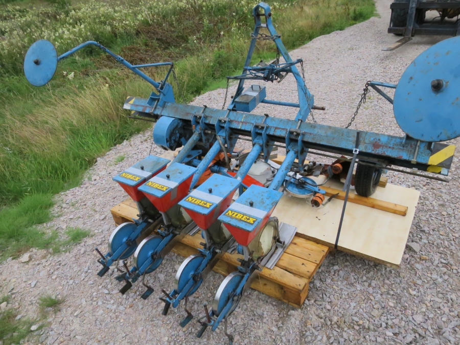 4403 Nibex 300 4 row seeder for carrots and other vegetables