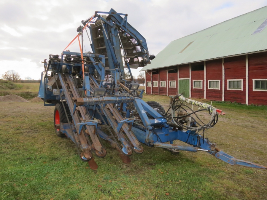 4426 Asa-Lift T200 carrot harvester with elevator 