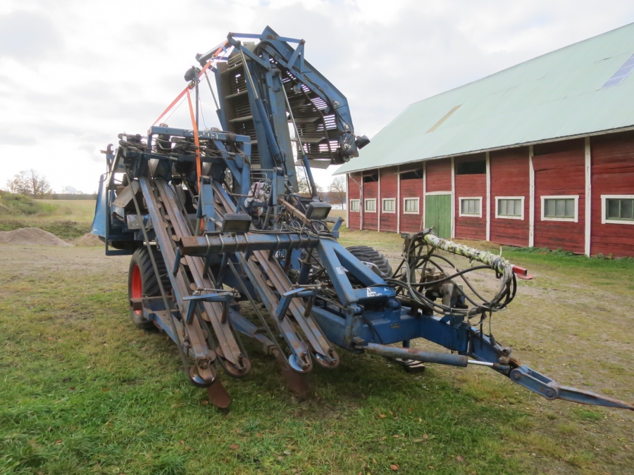 4426 Asa-Lift T200 carrot harvester with elevator 