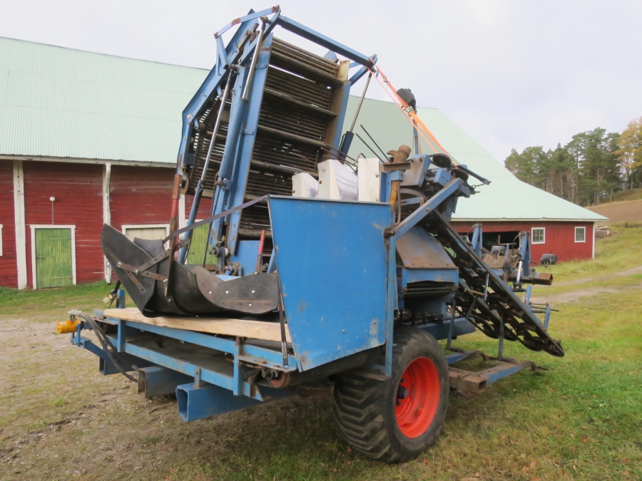 4426 Asa-Lift T200 carrot harvester with elevator 