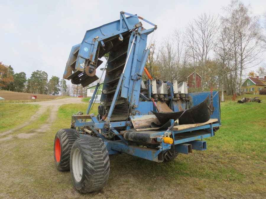 4426 Asa-Lift T200 carrot harvester with elevator 