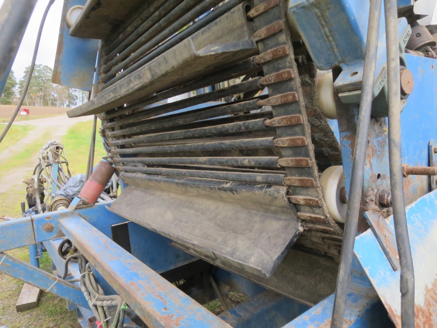 4426 Asa-Lift T200 carrot harvester with elevator 
