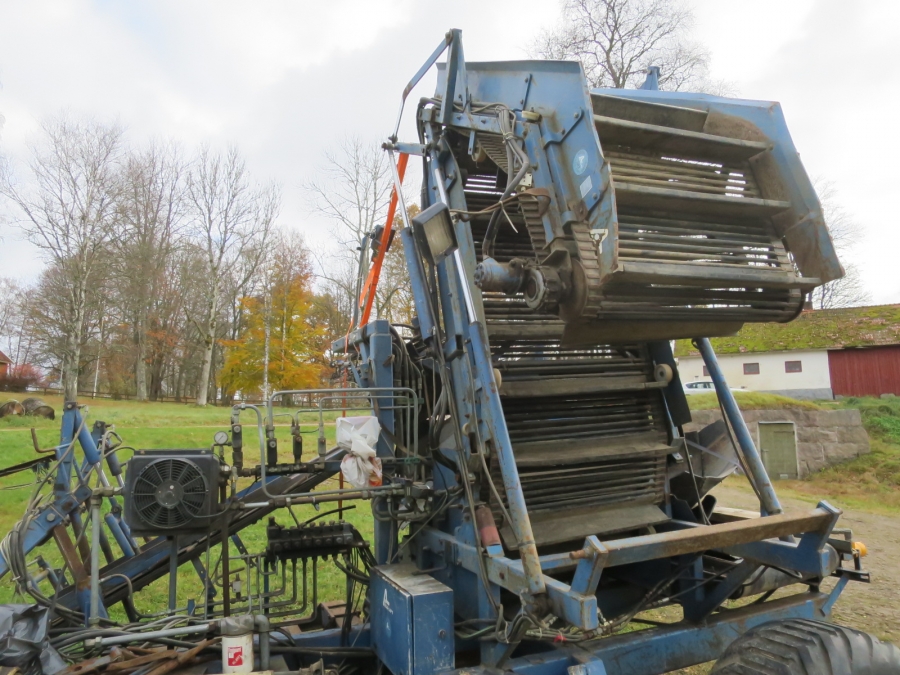 4426 Asa-Lift T200 carrot harvester with elevator 