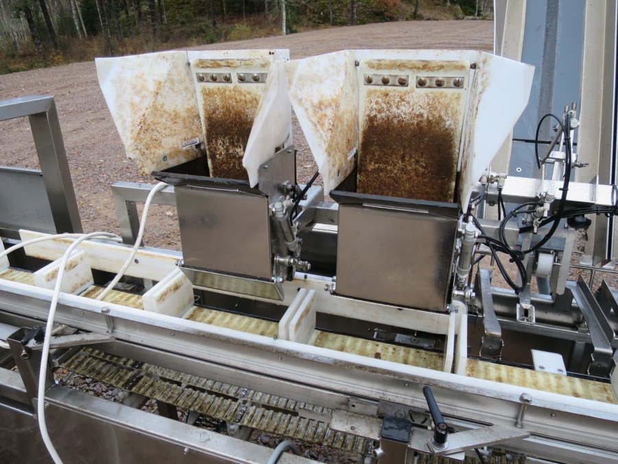 4442 Newtec NBM61F tray feeder