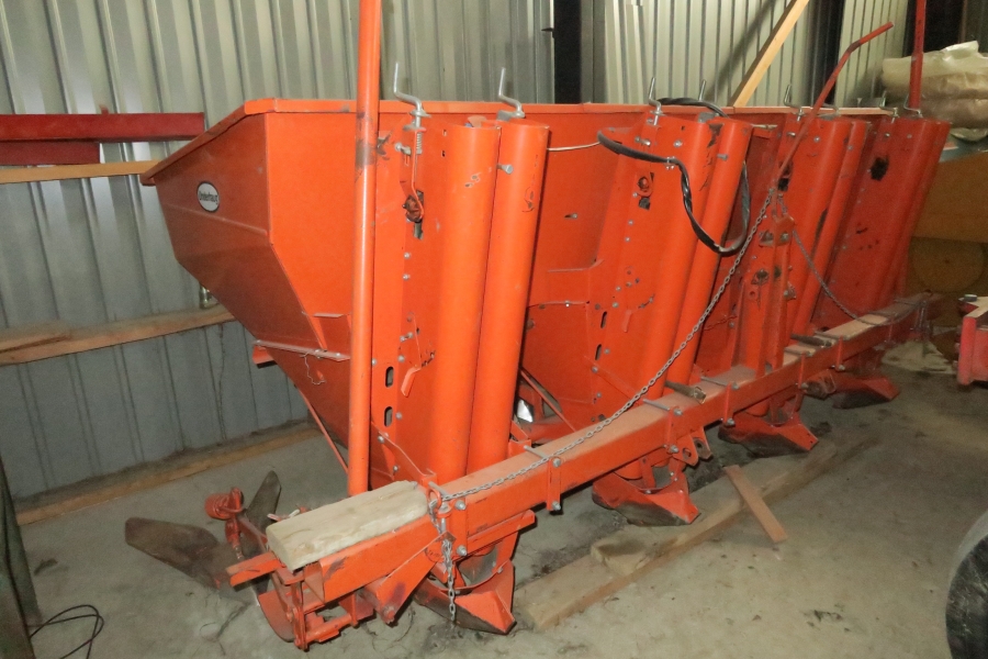 4528 Underhaug 4 row potato planter