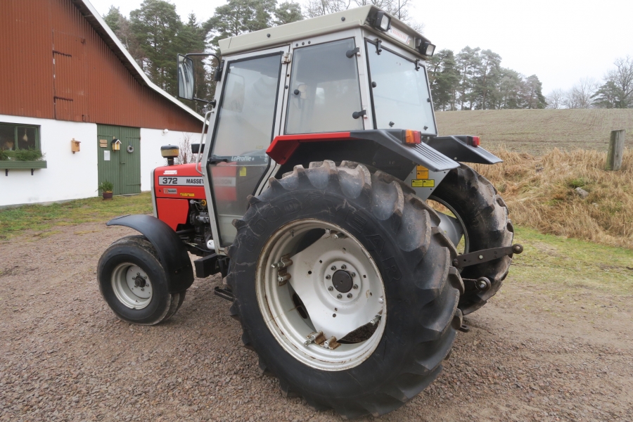 4564 Massey Ferguson 372 2WD Tractor