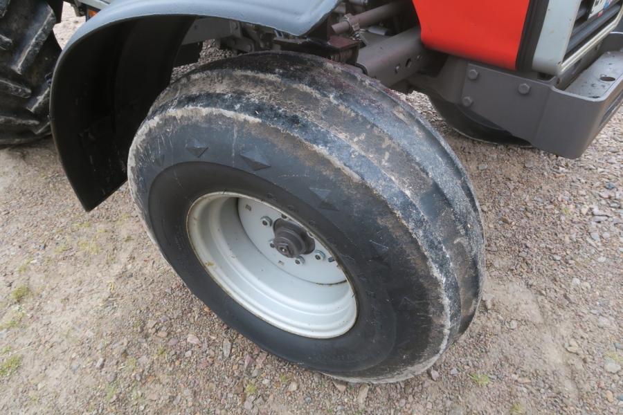 4564 Massey Ferguson 372 2WD Tractor