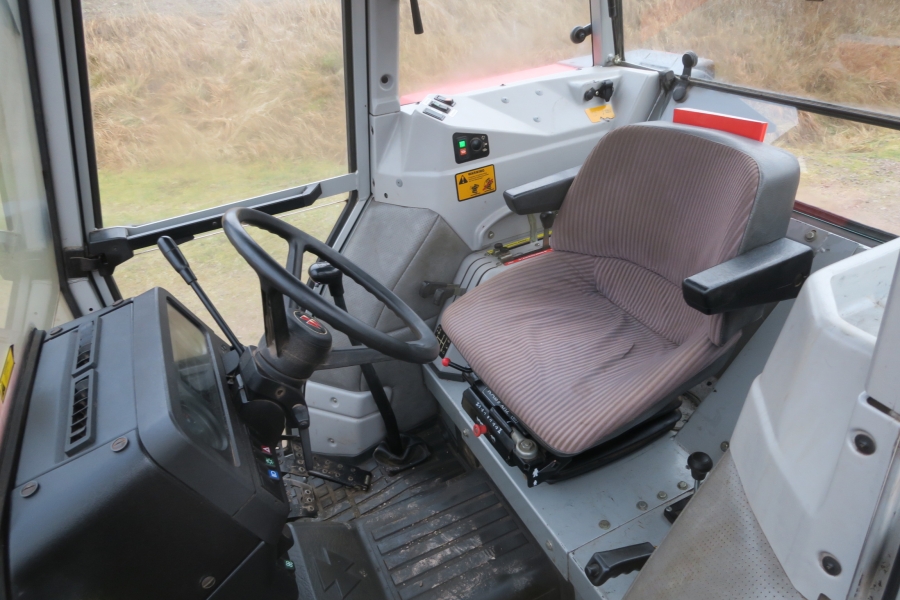 4564 Massey Ferguson 372 2WD Tractor