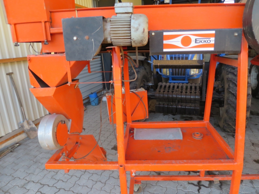 4577 EKKO carrot weigher