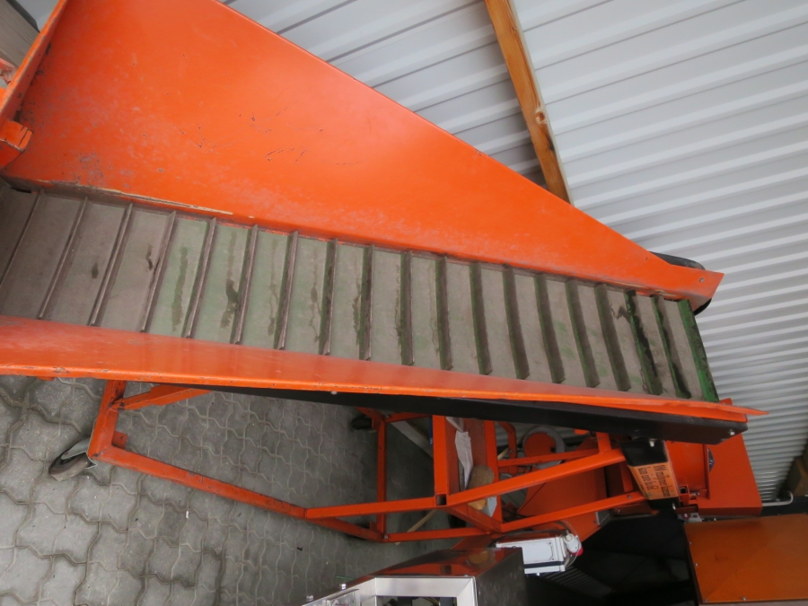 4577 EKKO carrot weigher