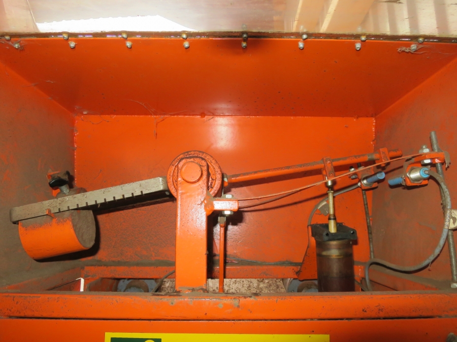 4577 EKKO carrot weigher