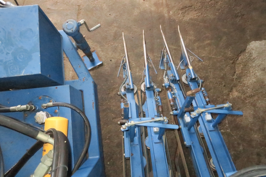 4596 Asa-Lift carrot harvester for bunch carrots