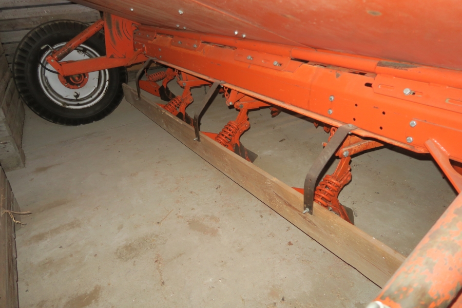 4606 Underhaug 4 row potato planter