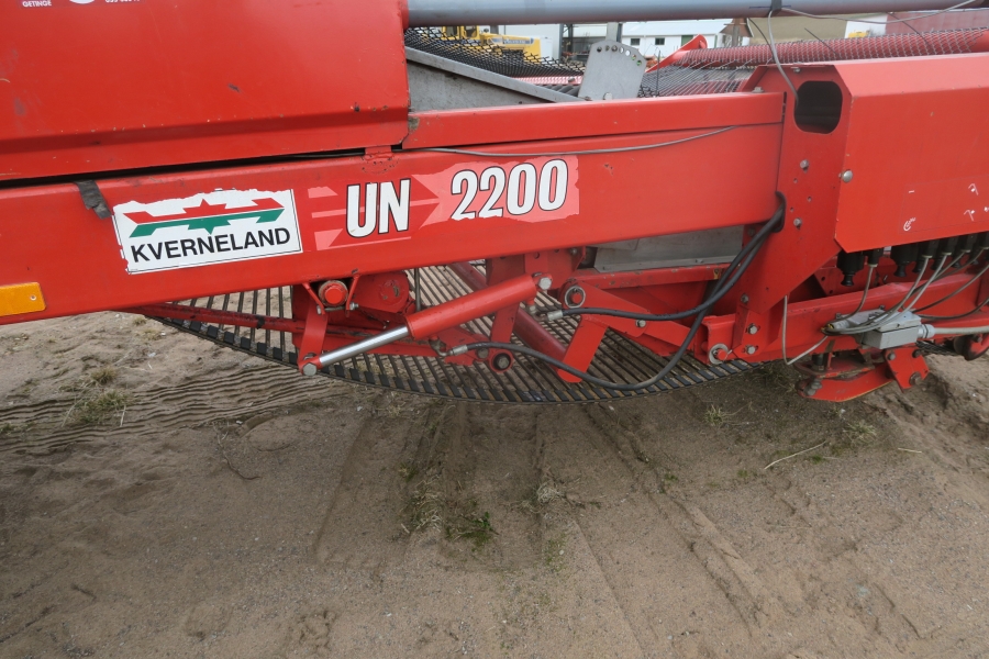 4615 Kverneland UN2200 potato harvester