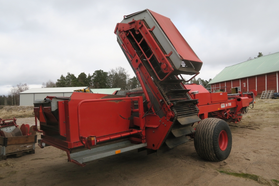 4615 Kverneland UN2200 potato harvester