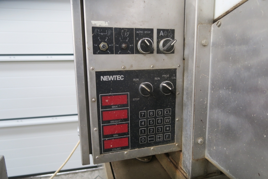 4616  Newtec 2009G Computer weigher for carrots