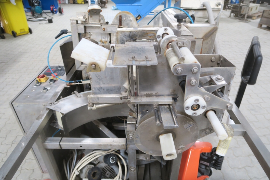 4616  Newtec 2009G Computer weigher for carrots