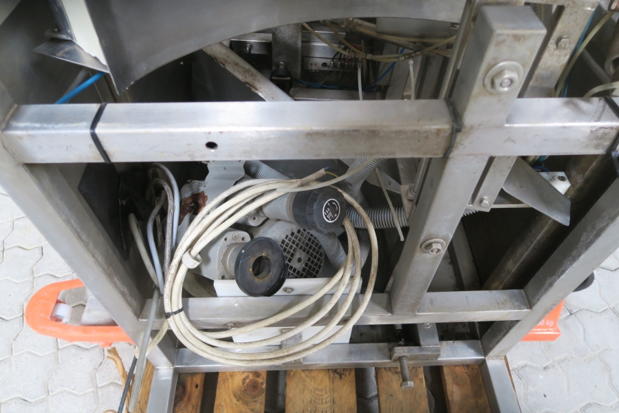 4616  Newtec 2009G Computer weigher for carrots