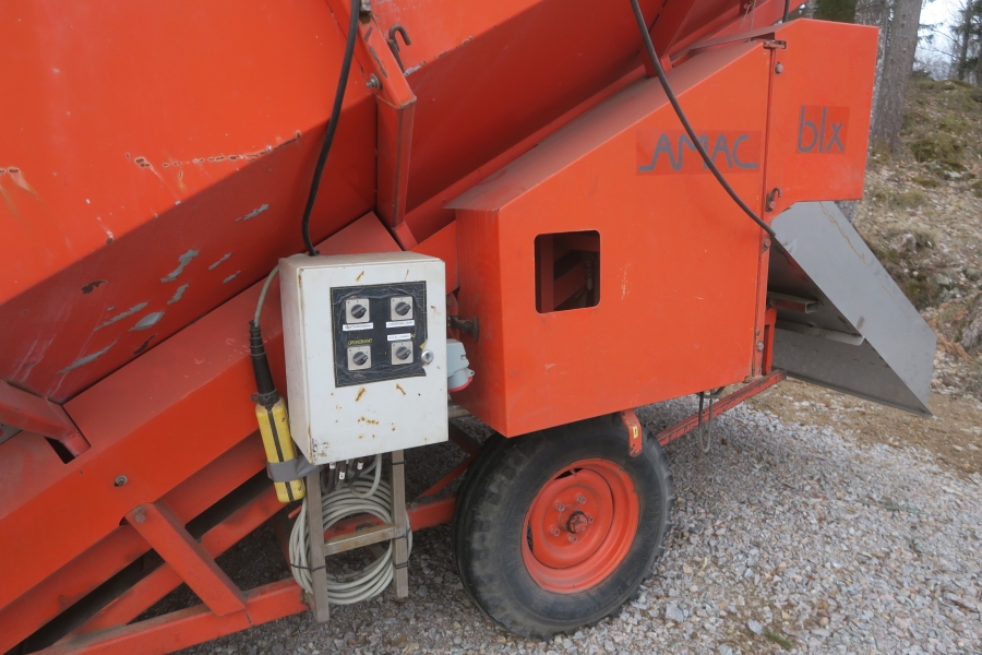 4627 Amac BLX100 receiving hopper