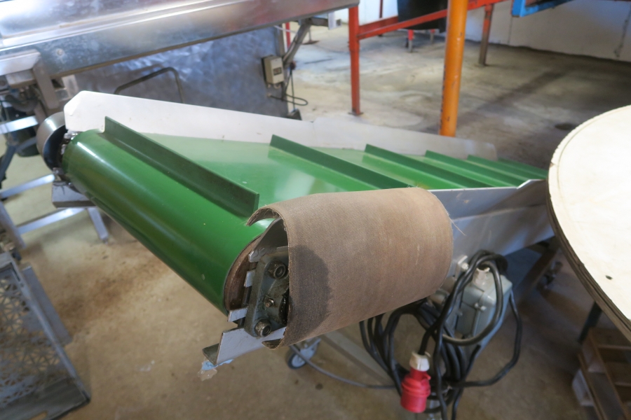 4636 Newtec 2000 computer weigher with bagger