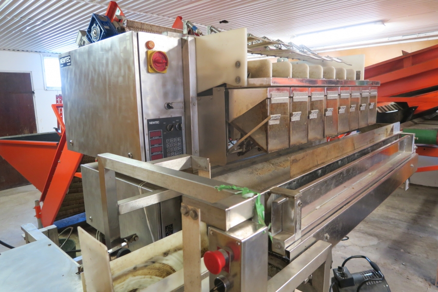 4636 Newtec 2000 computer weigher with bagger