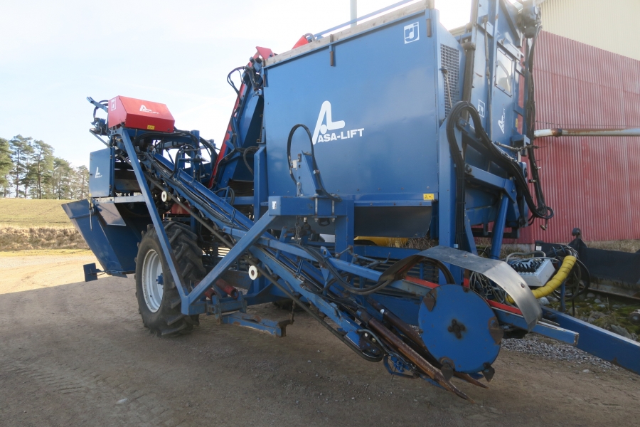 4641 Asa-Lift T-140B carrot harvester 4 ton bunker