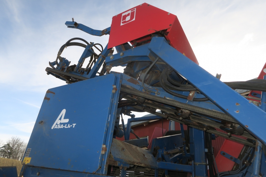 4641 Asa-Lift T-140B carrot harvester 4 ton bunker