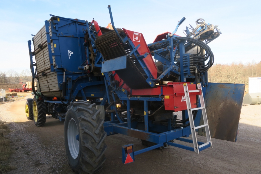 4641 Asa-Lift T-140B carrot harvester 4 ton bunker