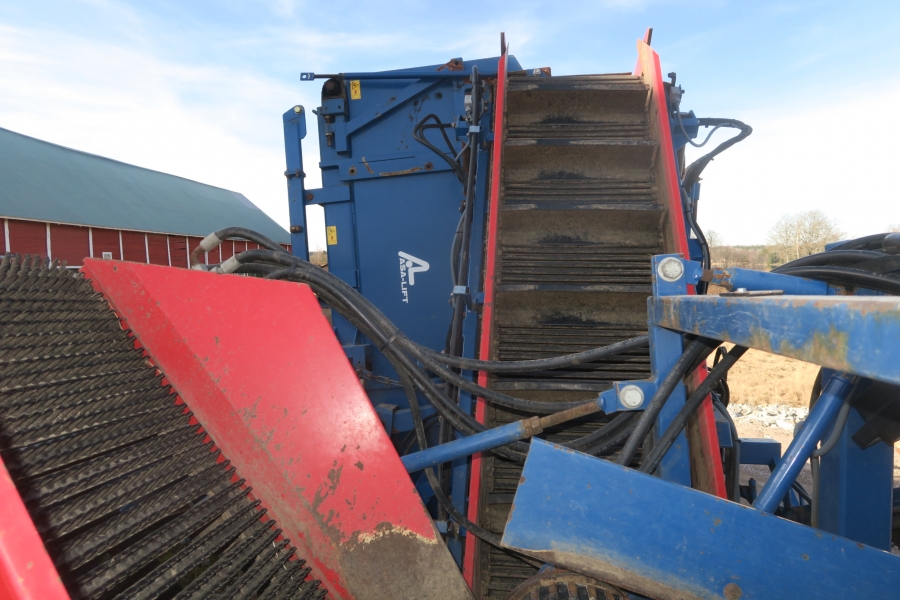 4641 Asa-Lift T-140B carrot harvester 4 ton bunker